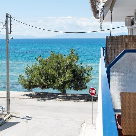 Seafront 2 Bedrooms Apartment Неа-Ираклия Экстерьер фото